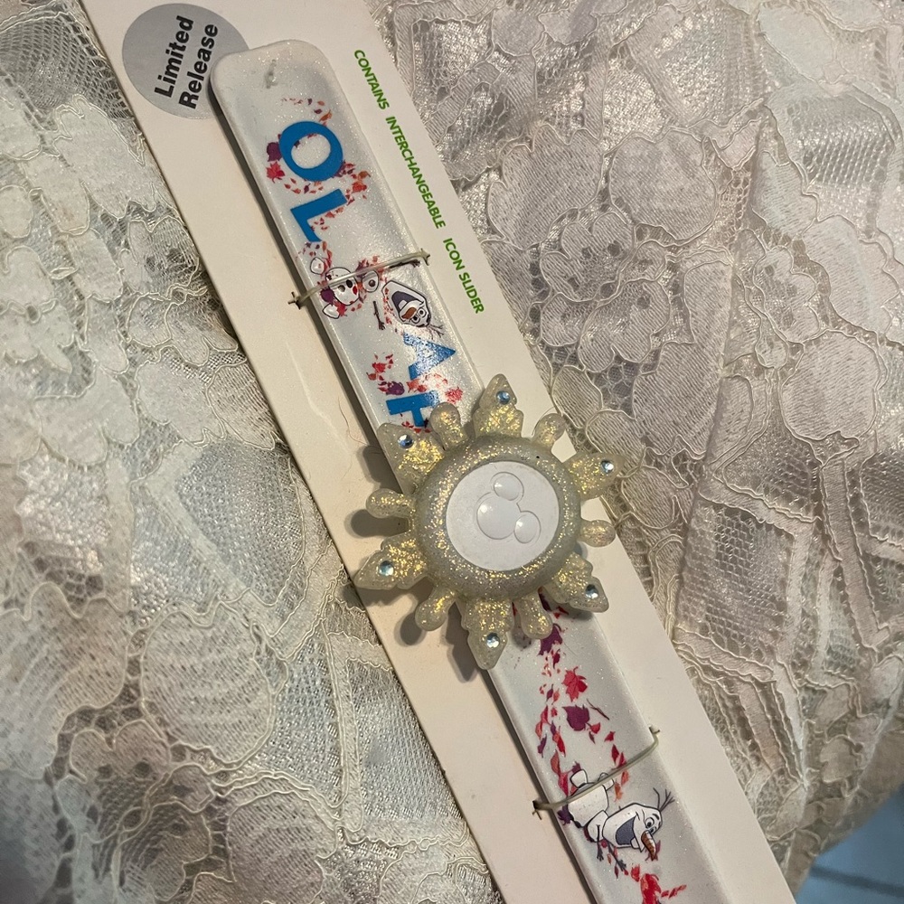 Disney Olaf MagicBand still in packaging